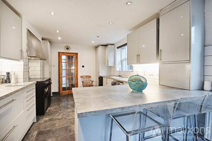 5 Bedroom Detached House For Sale In Melfort Road, Thornton Heath, CR7