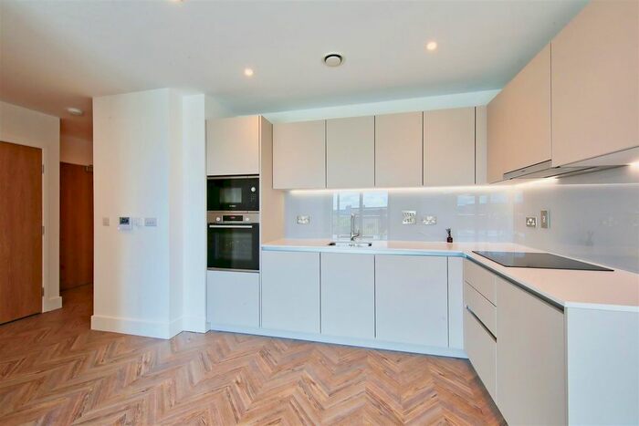 1 Bedroom Flat To Rent In Regal Court, Brixton, SW2