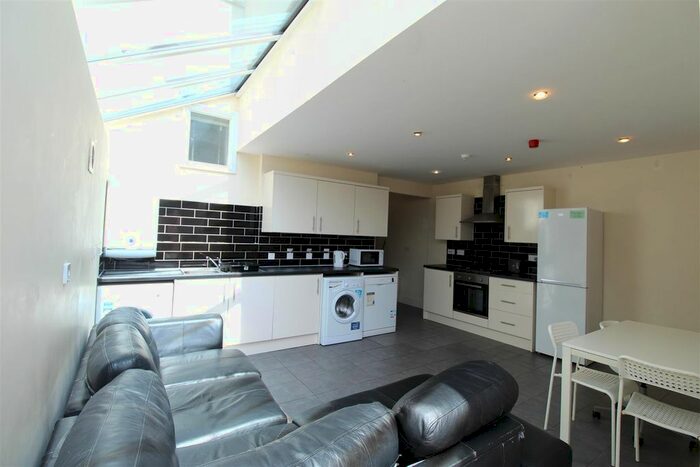 4 Bedroom Flat To Rent In Crwys Road, Cathays, Cardiff, CF24