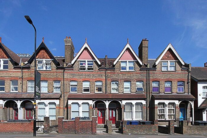 2 Bedroom Flat To Rent In Drayton Green Road, W13