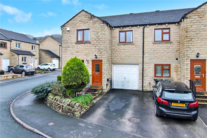 4 Bedroom Semi Detached House For Sale In Sycamore Grove, Eastburn, BD20