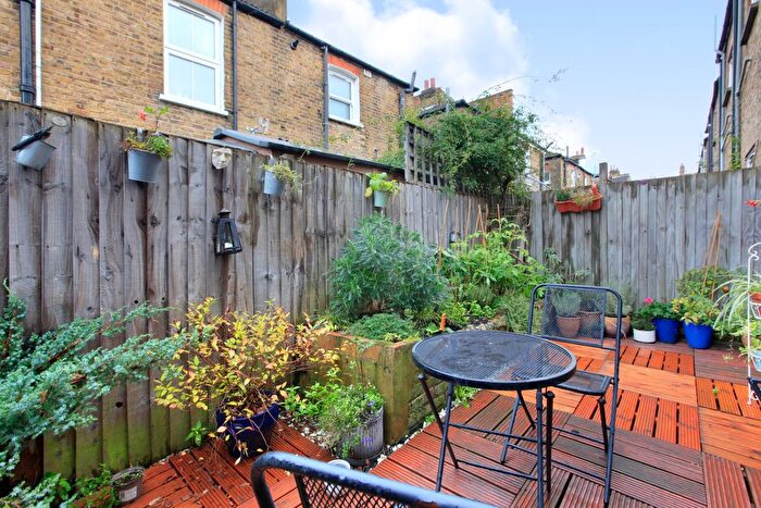 2 Bedroom Flat To Rent In Delia Street, Wandsworth, SW18