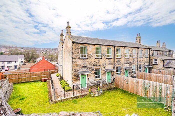 2 Bedroom End Of Terrace House For Sale In Bobbin Row, Leeds, LS12