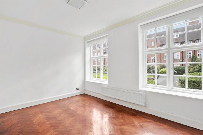 2 Bedroom Apartment To Rent In Hampstead Way, Hampstead Garden Suburb, NW11