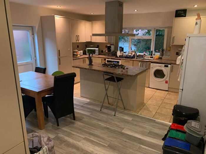 6 Bedroom Semi-Detached House To Rent In Arnfield Road, Withington, M20