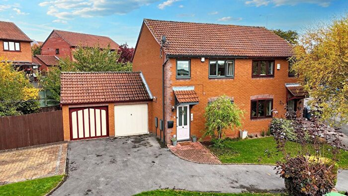 3 Bedroom Semi Detached House For Sale In Kingsland Close, Stone, ST15