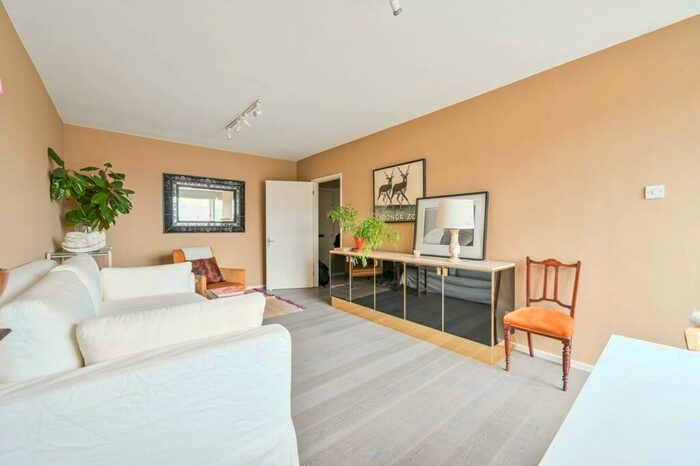 1 Bedroom Flat To Rent In Kennington Park Road, Kennington, London, SE11