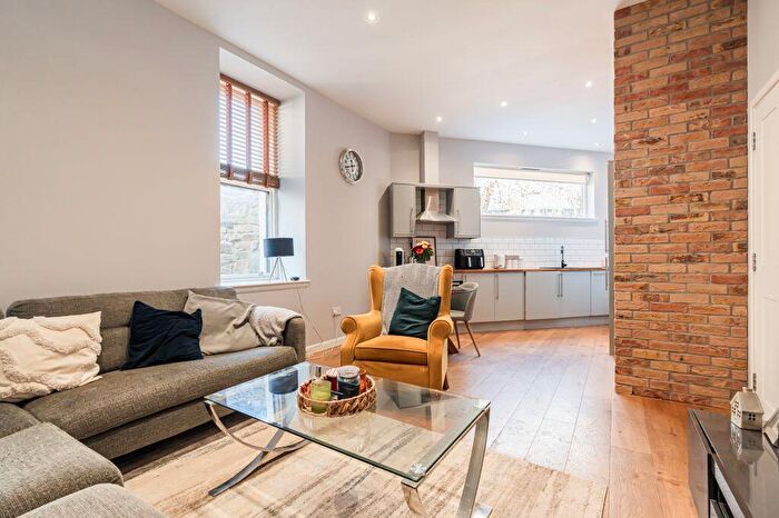 2 Bedroom Flat For Sale In / Lower London Road, Edinburgh, EH7
