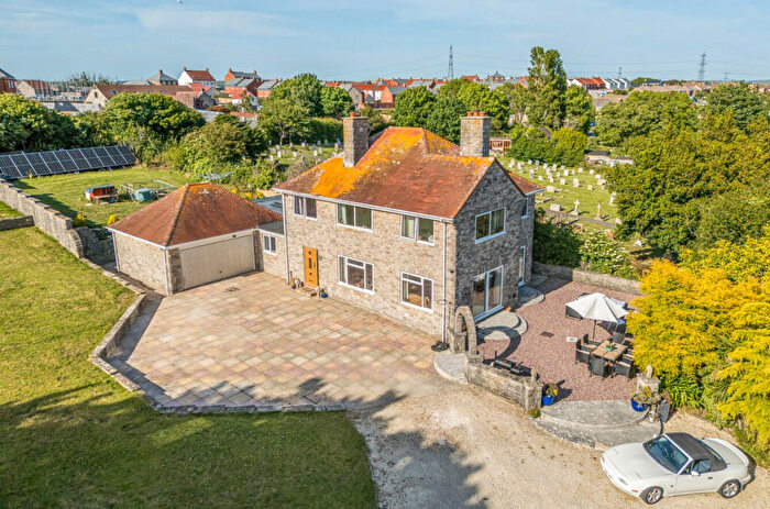 4 Bedroom Detached House For Sale In North Square, Weymouth, DT3