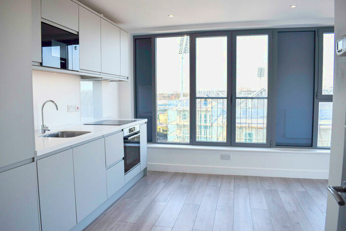 1 Bedroom Flat To Rent In Carlton House, New London Road, Chelmsford, Essex, CM2