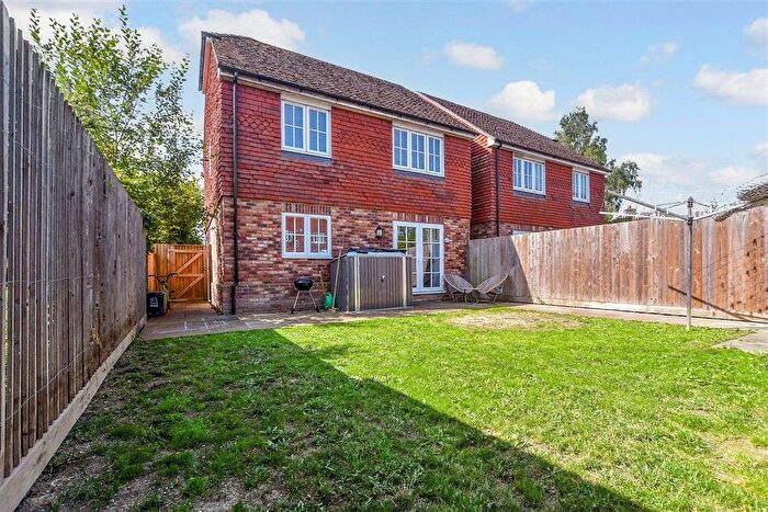 3 Bedroom Detached House For Sale In Bishop Close, High Halden, Kent, TN26