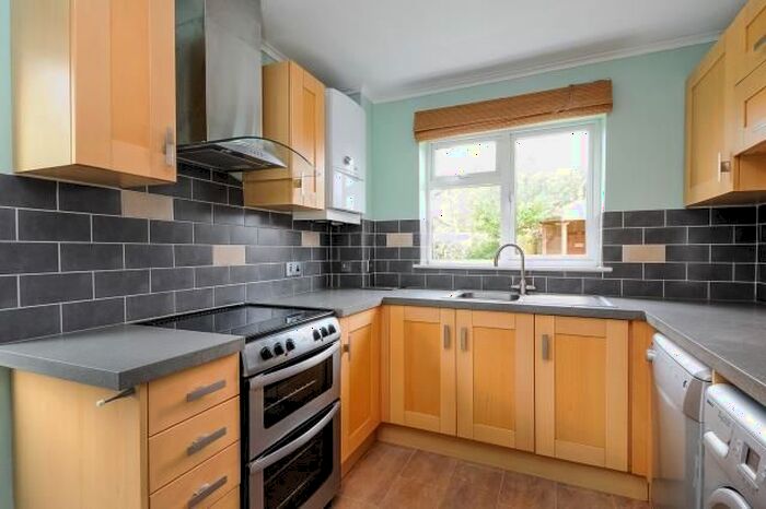 3 Bedroom Link Detached House To Rent In The Moors, Thatcham, RG19