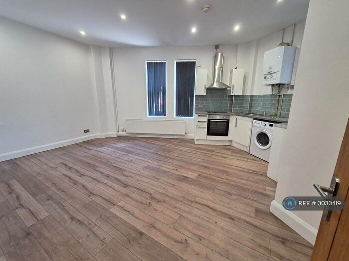 2 Bedroom Flat To Rent In Lower Cathedral Road, Cardiff, CF11