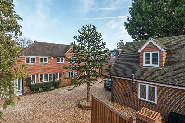 4 Bedroom Detached House For Sale In Reading Road South, Fleet, GU52