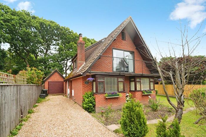 4 Bedroom Detached House For Sale In Fir Avenue, New Milton, BH25