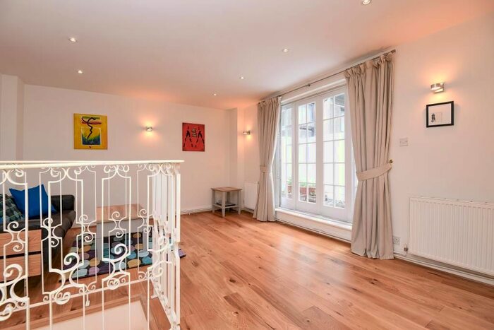 1 Bedroom Flat To Rent In Inverness Terrace, Hyde Park, W2