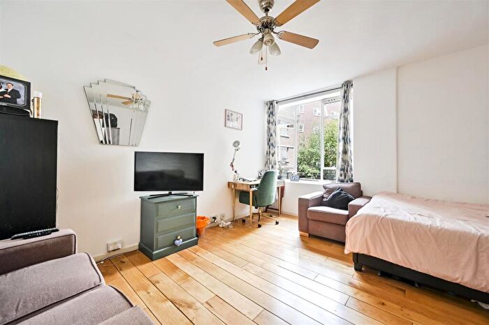 Studio For Sale In Florin Court, - Charterhouse Square, London, EC1M