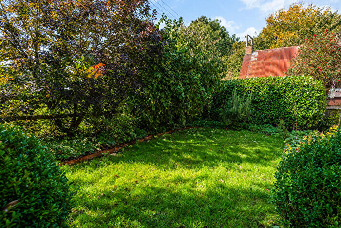 2 Bedroom Cottage For Sale In Banbury Road, Wardington, OX17