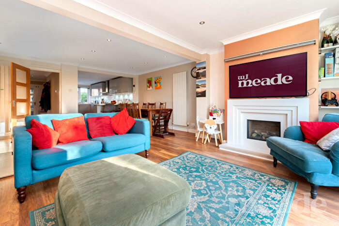 3 Bedroom End Of Terrace House For Sale In Arabia Close, E4