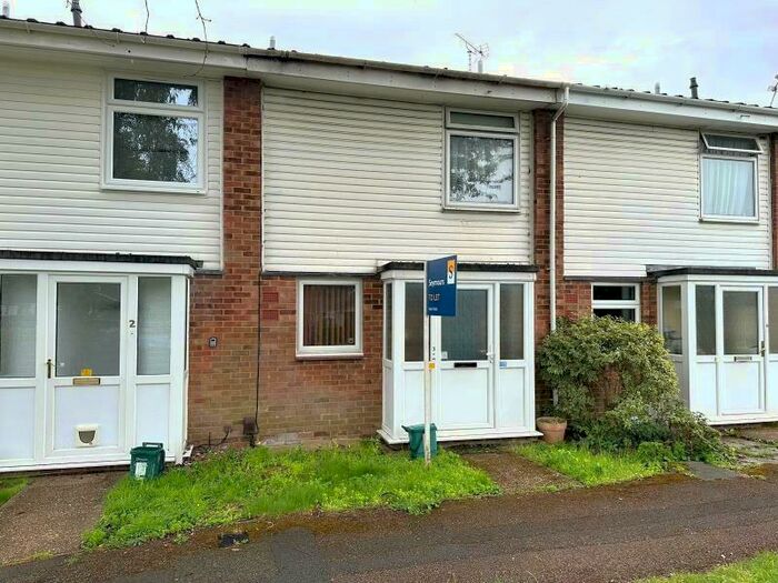 3 Bedroom Terraced House To Rent In Knaphill, GU21