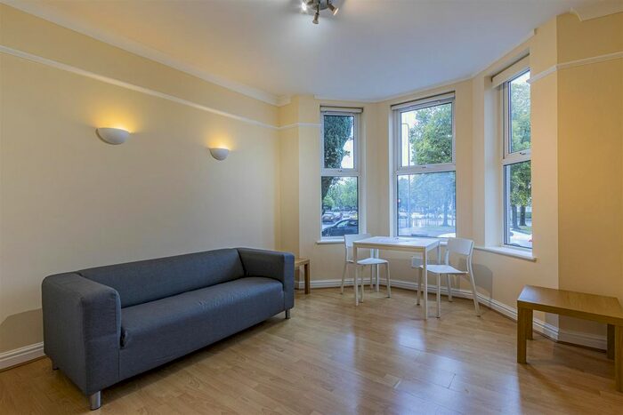 2 Bedroom Flat To Rent In George Court, Roath, CF24