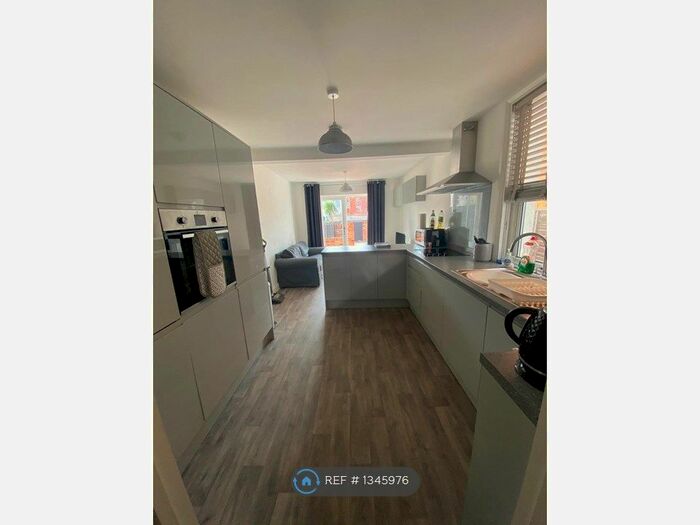 2 Bedroom Flat To Rent In Caversham Road, Reading, RG1