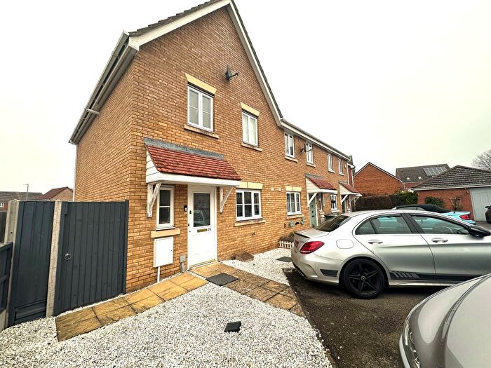 3 Bedroom End Terrace House For Sale In Signal Close, Henlow, SG16