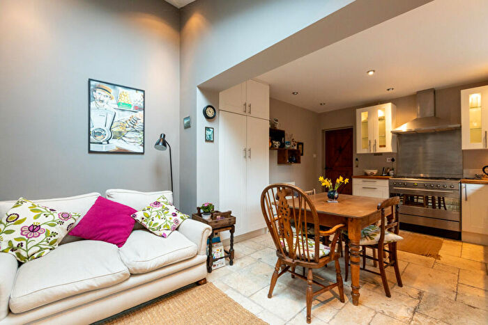 2 Bedroom Cottage For Sale In The Village, Burton, CH64