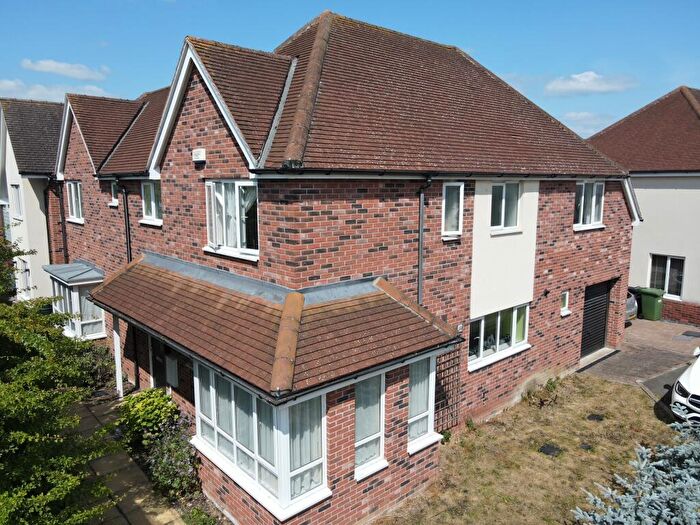 5 Bedroom Detached House For Sale In Wood Ridge Crescent, St. Neots, Cambridgeshire, PE19