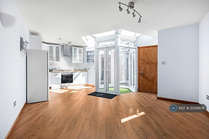 1 Bedroom Detached House To Rent In Caledonian Road, London, N7