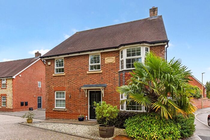 4 Bedroom Detached House For Sale In Leachman Way, Petersfield, Hampshire, GU31