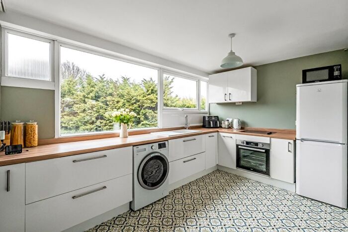 2 Bedroom Flat For Sale In Guildford, Surrey, GU1