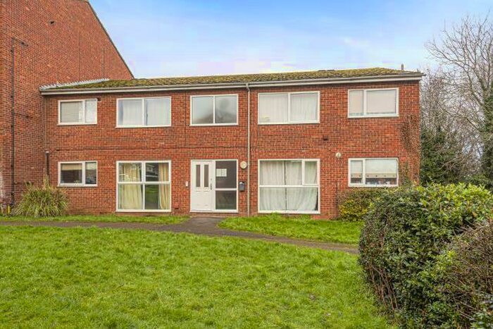 2 Bedroom Apartment To Rent In Banbury, Oxofordshire, OX16