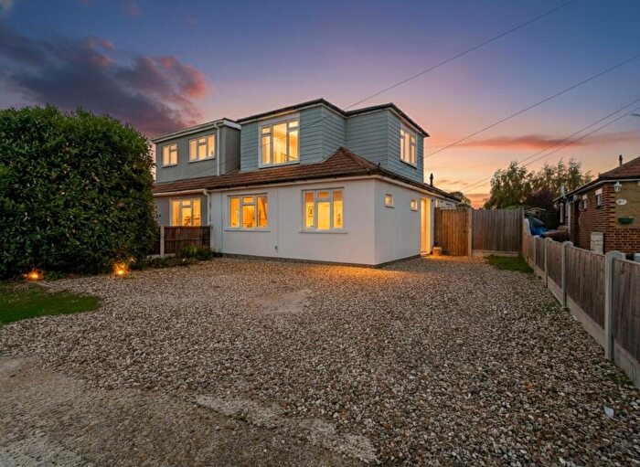 3 Bedroom Semi Detached House For Sale In Chancel Close, Benfleet, SS7