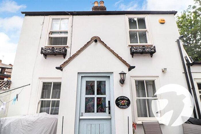 2 Bedroom Detached House For Sale In Crescent Road, Erith, DA8