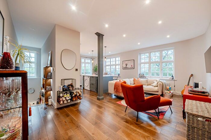 2 Bedroom Flat For Sale In Hillside Road, Streatham Hill, London, SW2