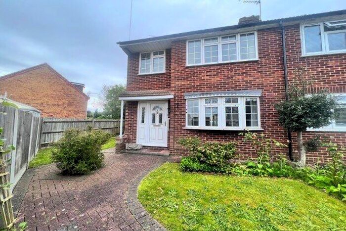 3 Bedroom Semi-Detached House To Rent In Waltham Glen, Chelmsford, CM2