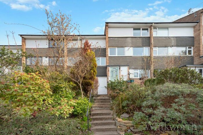 2 Bedroom Flat To Rent In One Tree Close, London, SE23
