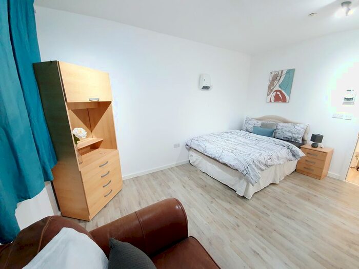 Studio To Rent In Lower High Street, Wednesbury, WS10