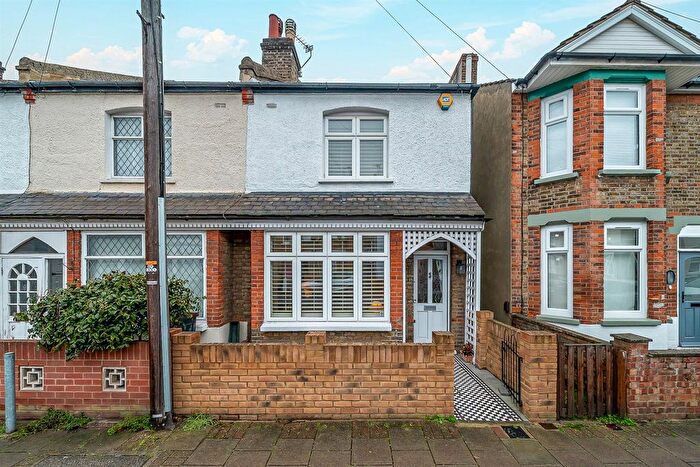 3 Bedroom Semi Detached House For Sale In Meadow Road, Shortlands, Bromley, BR2