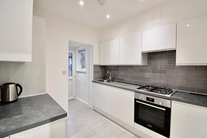 2 Bedroom Flat To Rent In Brendon Avenue, London, NW10