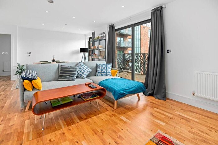 1 Bedroom Flat To Rent In Cityview Point, Leven Road, Lodon, E14