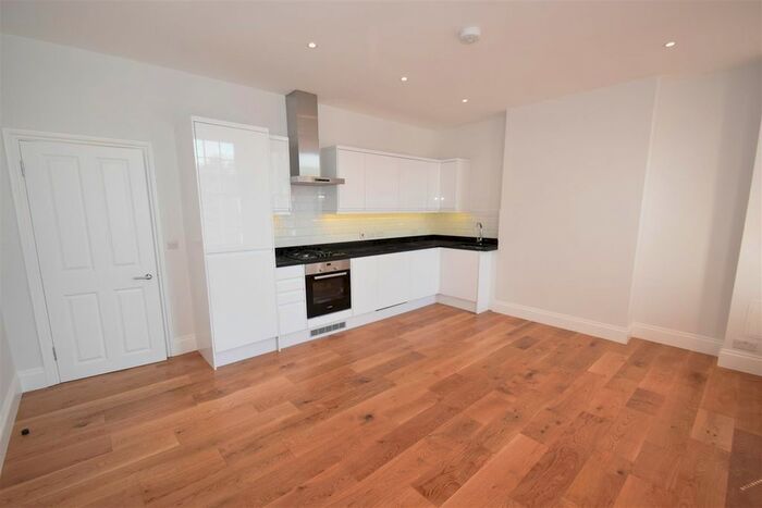 2 Bedroom Flat To Rent In St. John's Road, London, SW11