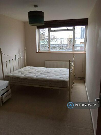 2 Bedroom Maisonette To Rent In Hawthorne Close, London, N1