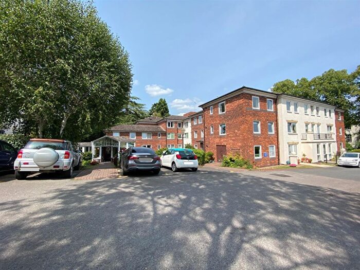 2 Bedroom Flat For Sale In Worcester Road, Malvern, WR14
