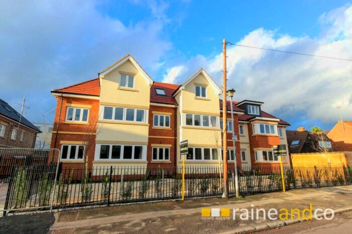 2 Bedroom Apartment To Rent In Roe Green Lane, Hatfield, AL10