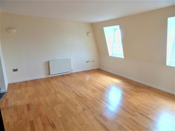 2 Bedroom Flat For Sale In Grove Road, Mile End, E3