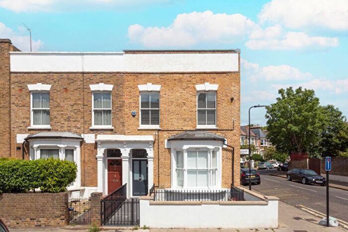 2 Bedroom Flat For Sale In Brooke Road, London, E5