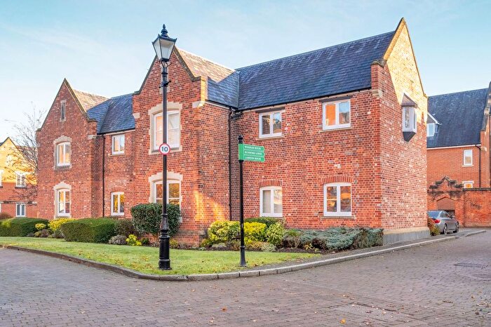 2 Bedroom Flat For Sale In Hunsford Lodge, Windsor, SL4