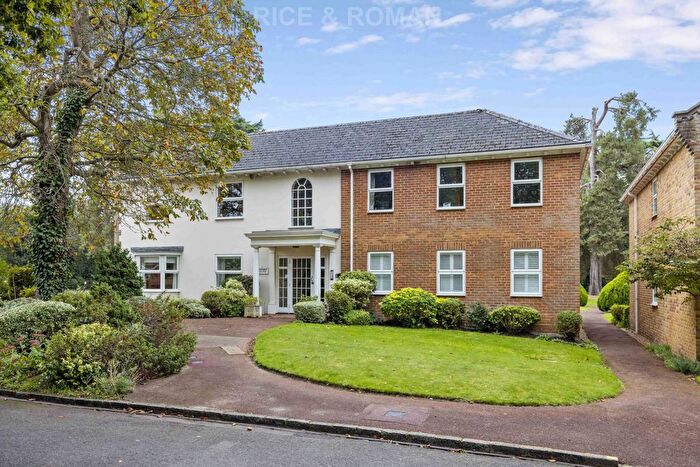 2 Bedroom Flat To Rent In Fairlawn, Weybridge, KT13